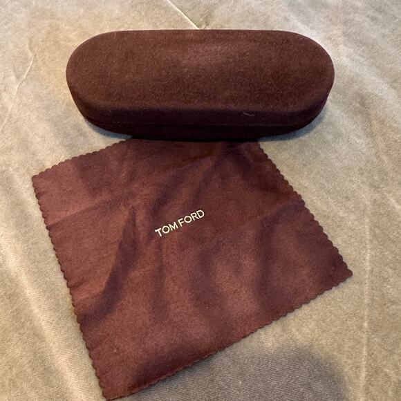 Tom Ford Dark Brown Suede Clamshell Sunglass Case with Cleaning Cloth. - Picture 3 of 4